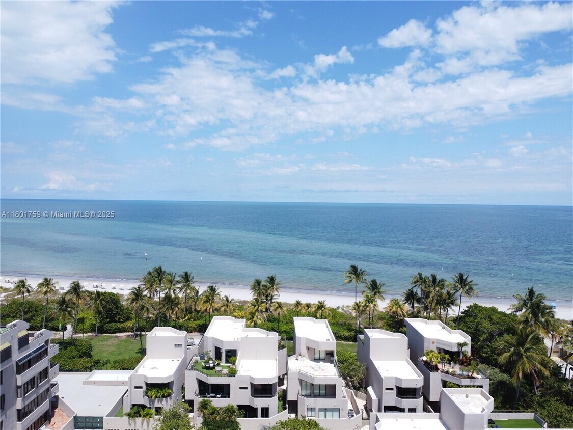 Foto principal - 201 Crandon Blvd