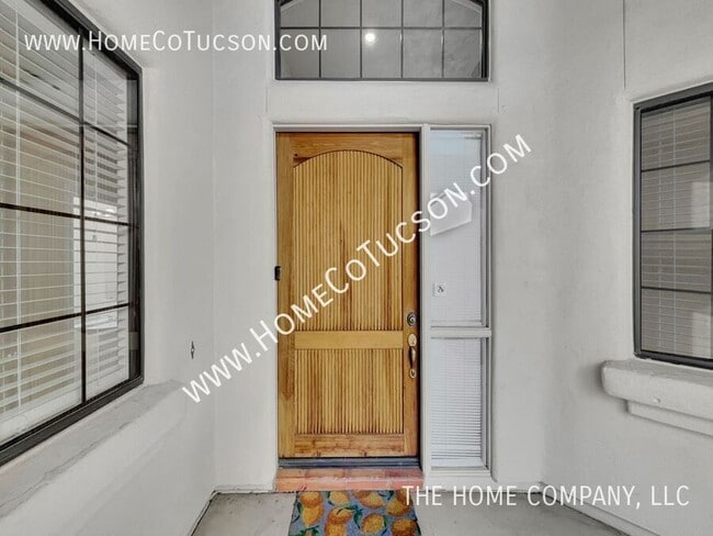 Foto del edificio - 6325 N Calle Del Halcon