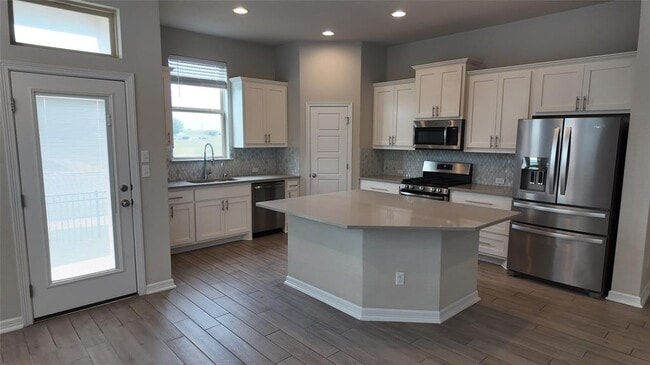 Building Photo - 2102 Dillon Pond Ln