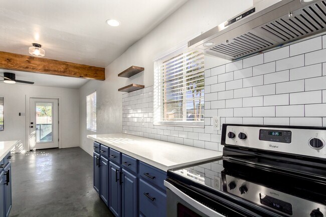 Foto del edificio - 2452 E Amelia Ave