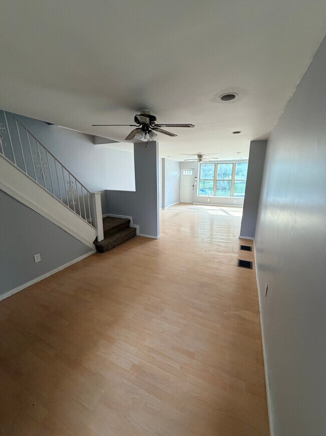 Foto del edificio - 7225 Grays Ave