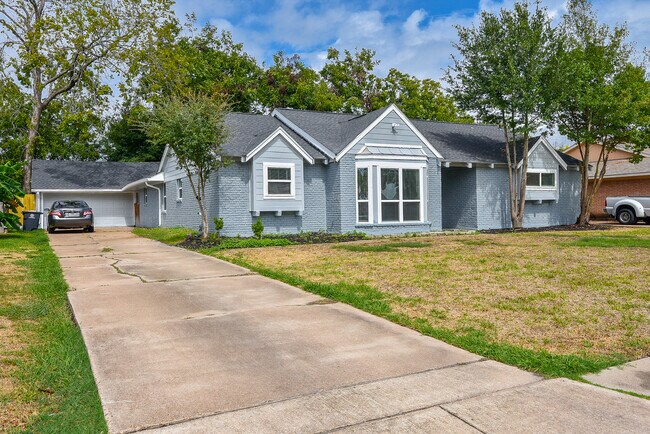 Building Photo - 5602 Beechnut St