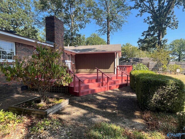 Building Photo - 207 Montgomery Dr