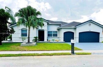 Building Photo - 1046 SW 159th Way