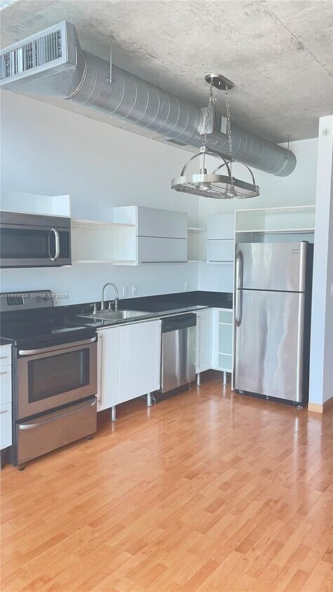 Foto del edificio - 690 SW 1st Ct