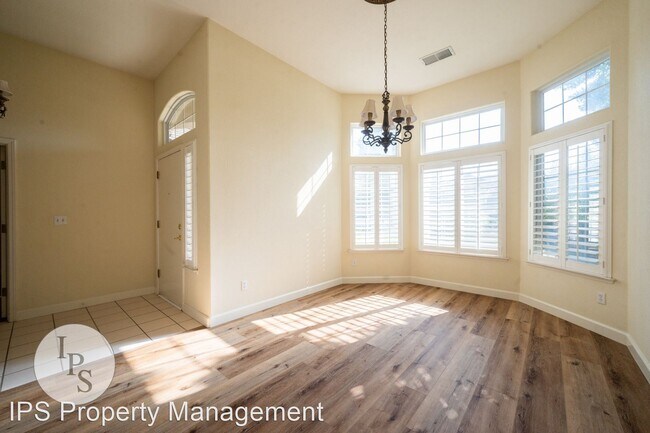 Building Photo - 3 br, 2 bath House - 2056 W. Fir Ave.