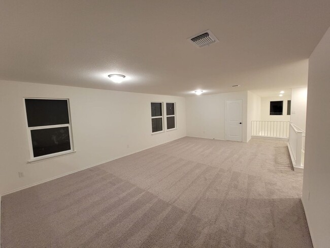 Building Photo - Spacious 5BR House in Leander