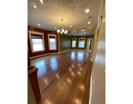 Building Photo - 24 Elm St