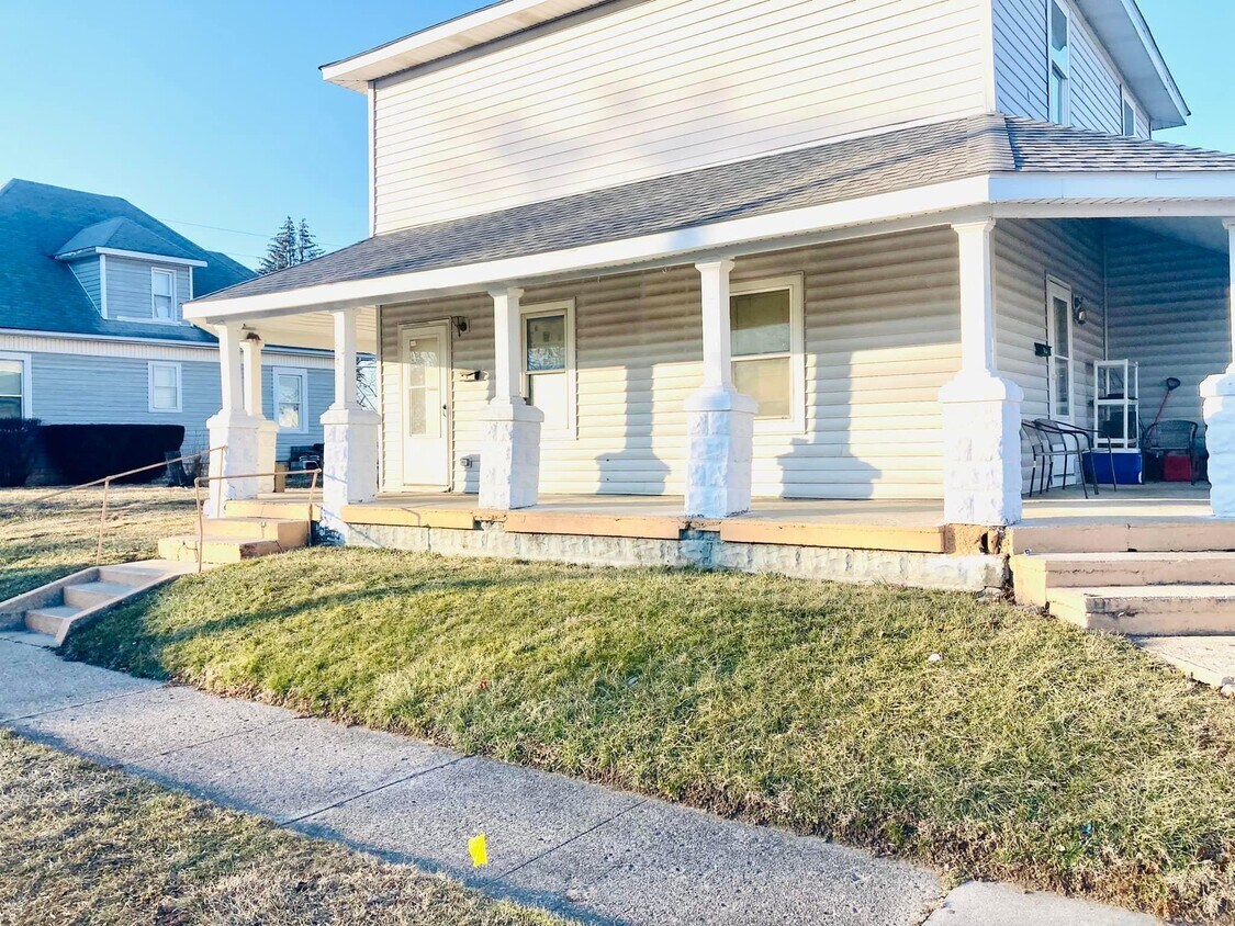 Primary Photo - 520 E Monroe St