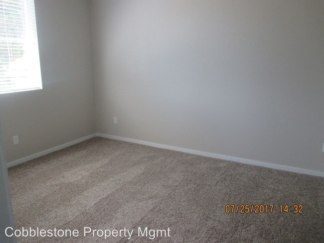 Building Photo - 2655 N Fastwater Ave
