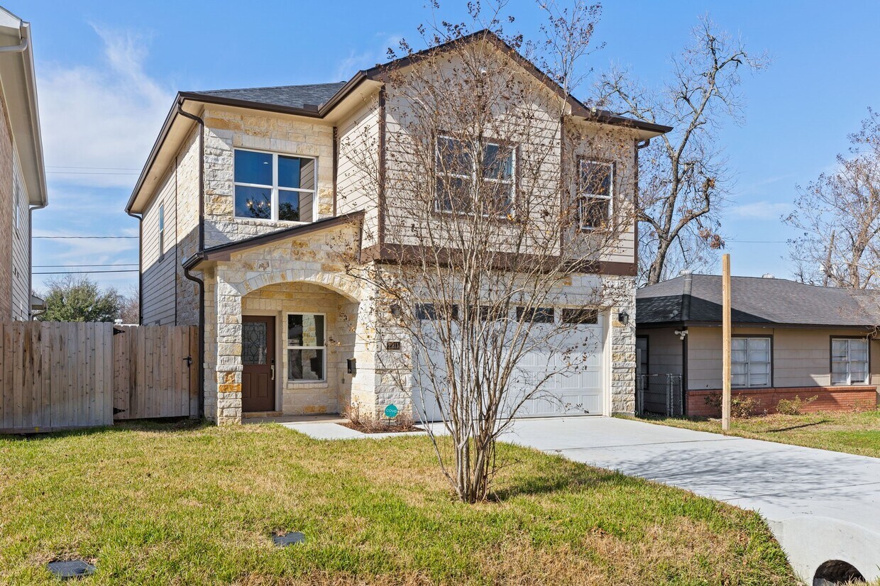 Foto principal - 2211 Silverbonnet St