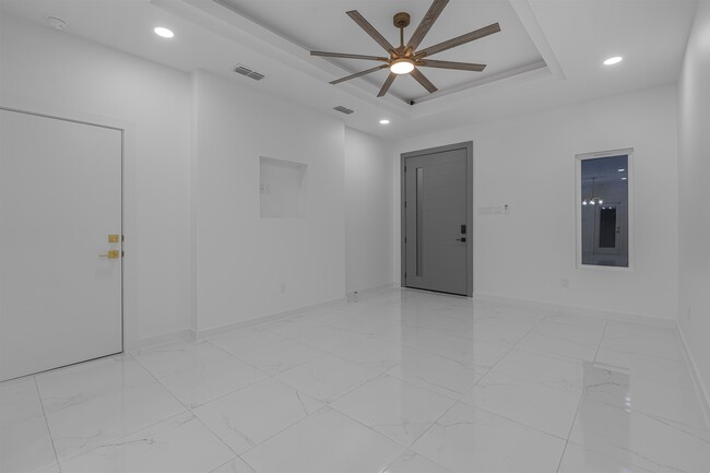 Building Photo - 3911 Yoyis St