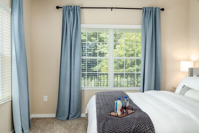 Building Photo - 5799 Fenimore Trail Dr W