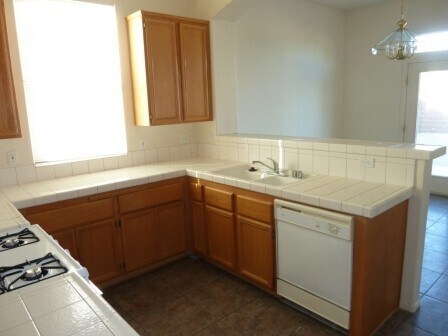 Foto del edificio - Honey, I’m Home! This Lovely 3 Bedroom, Two-Story Home Is Located In Summerlin.