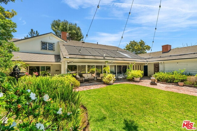 Foto del edificio - 701 Sierra Dr