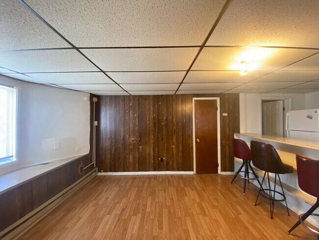 Building Photo - 594 W. King St.
