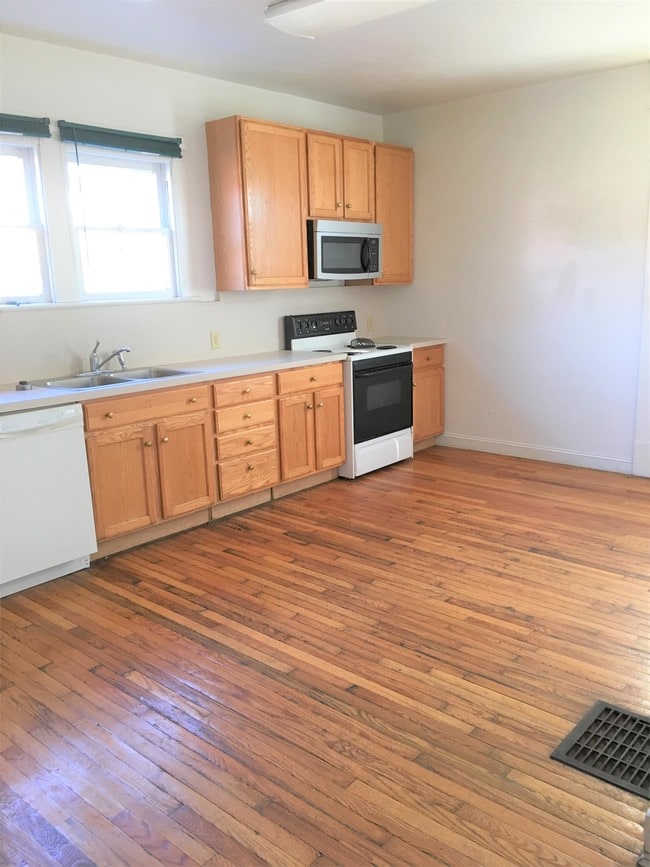 36 Elliott St, Athens, OH 45701 House Rental in Athens, OH