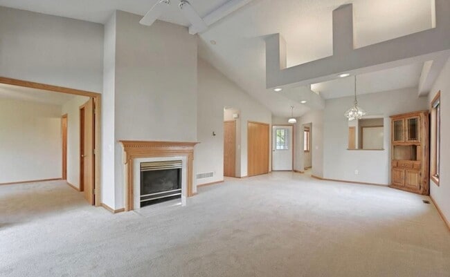 Building Photo - 520 Deer Ridge Ln S
