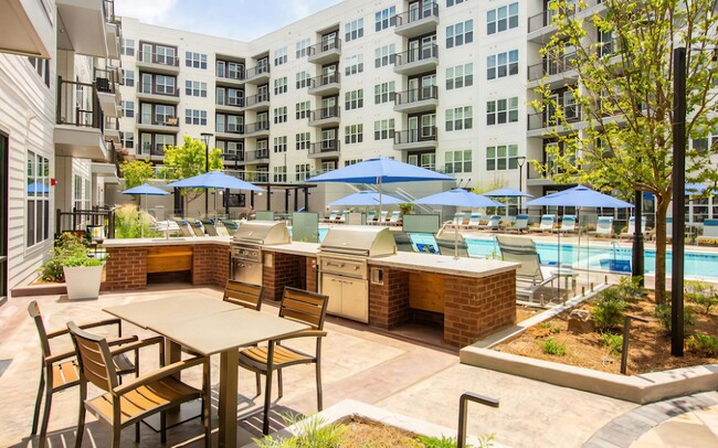 Courtyard with Outdoor Kitchen and Grills - The Elden Galleria