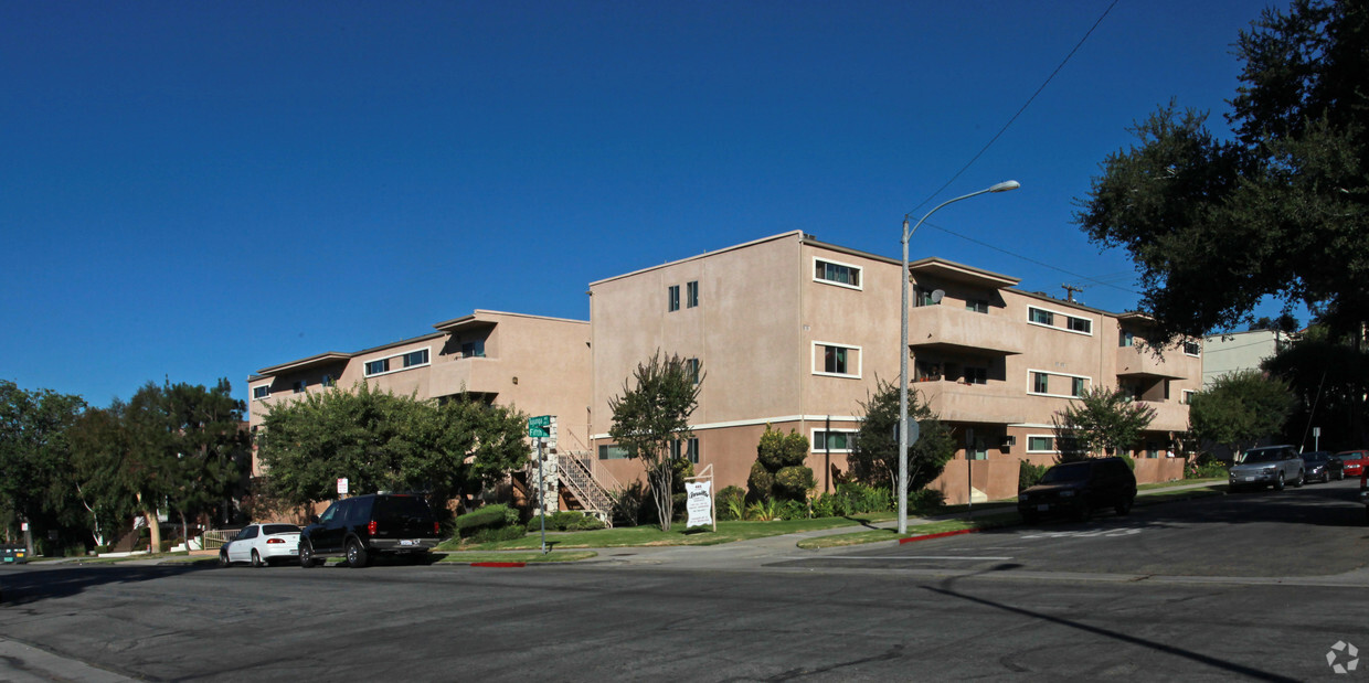 Primary Photo - Versailles Apartments