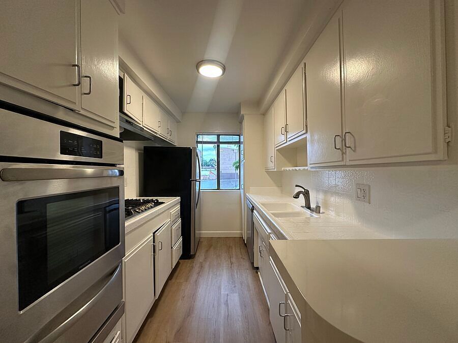 Primary Photo - 1432 N Fairfax Ave