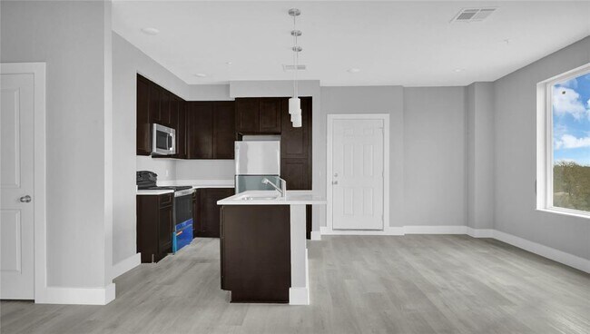 Foto del edificio - 1100 Hwy 90 W