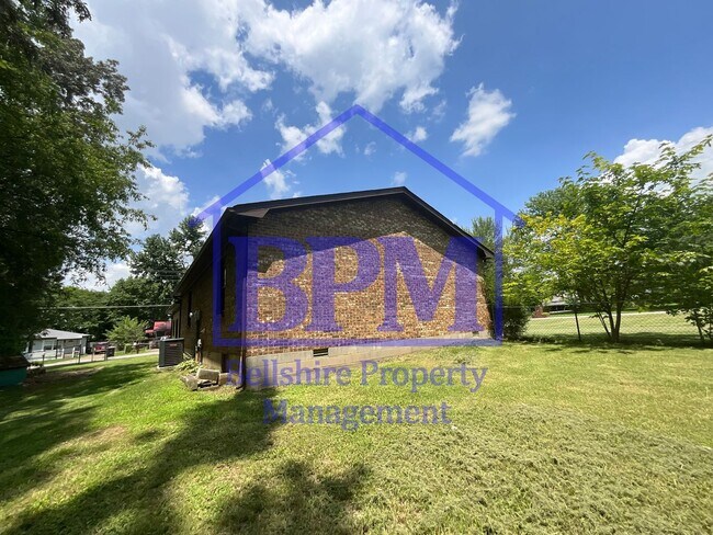 Foto del edificio - 1510 Falcon Dr
