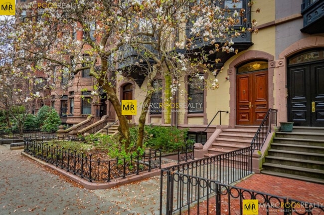 Building Photo - 265 Beacon St