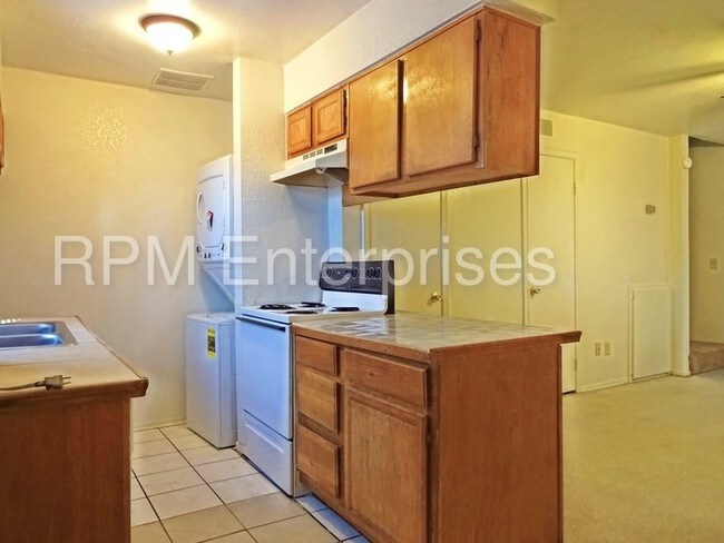 Building Photo - 6100 Macarthur Park Ln