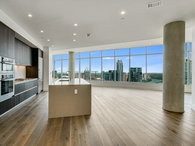 Foto del edificio - 5th & West Penthouse with Stunning Views