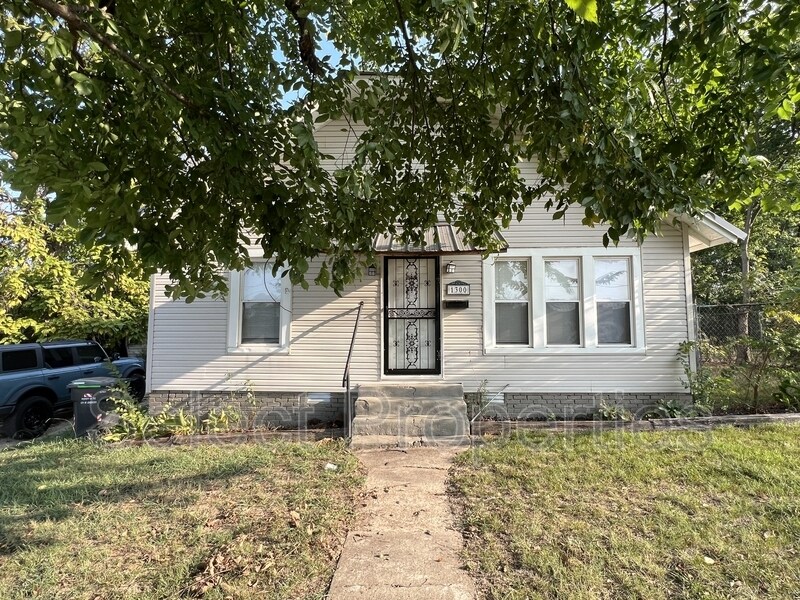 Primary Photo - 1300 Aggie Rd