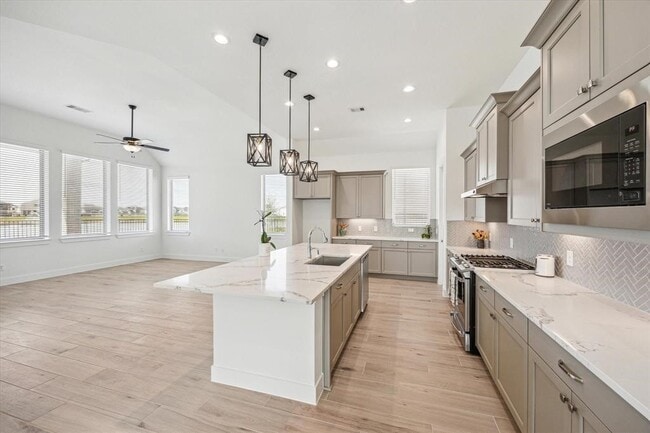 Building Photo - 3240 Voda Bnd Dr