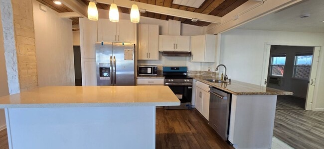 Building Photo - Spacious, large  dream rental home in Pearl City!