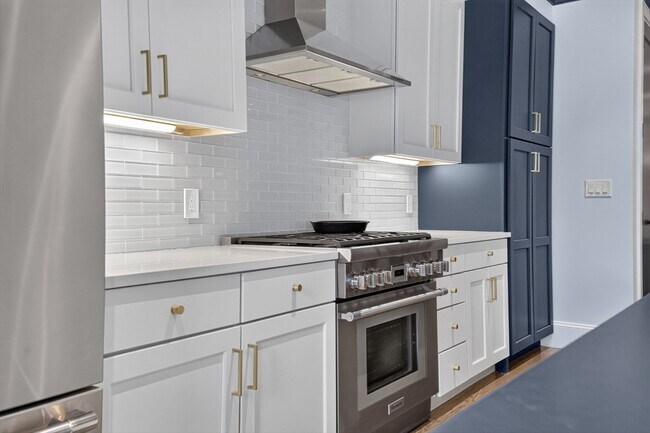 Building Photo - 5 Caspian Way