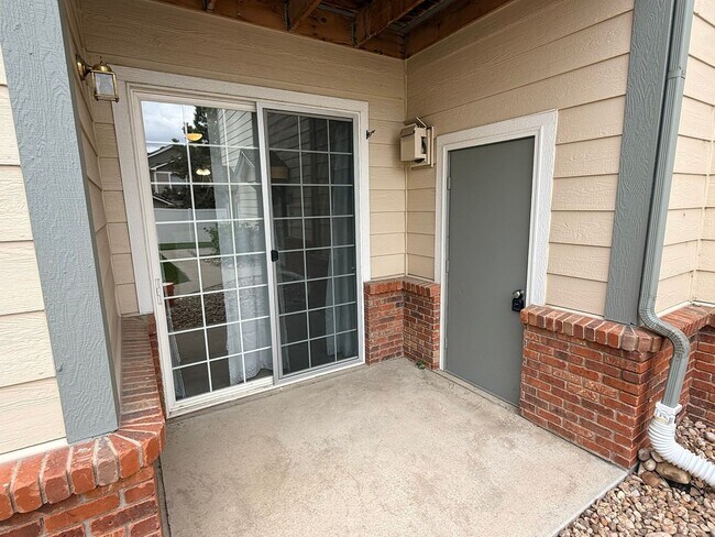 Foto del edificio - Updated 2-Bedroom Condo with Attached Garage and Pool Access