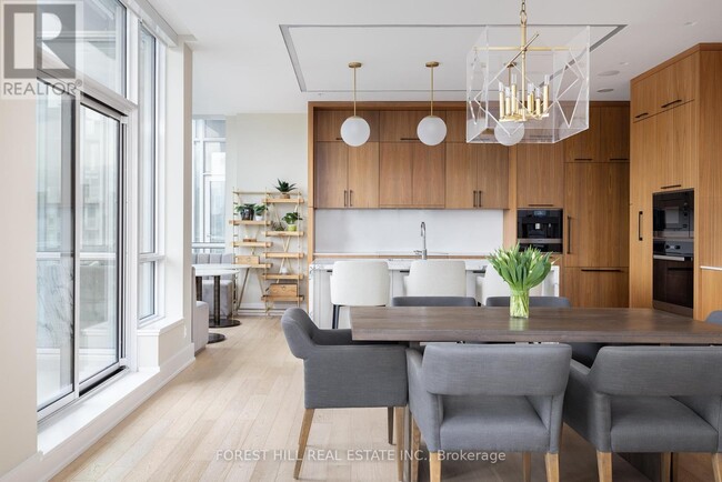 Building Photo - 199 Richmond St W