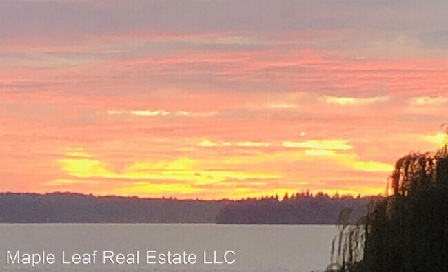 Foto del edificio - 4 br, 3.5 bath House - 4878 Beach Drive SW