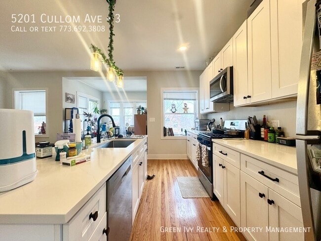 Foto del edificio - 5201 W Cullom Ave