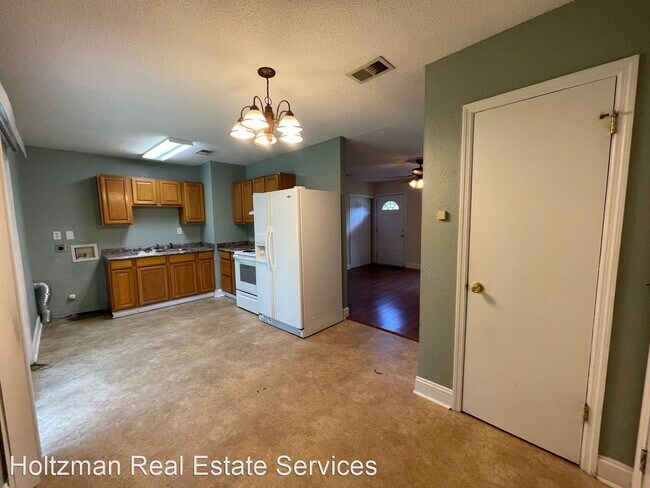 Building Photo - 3 br, 2 bath House - 111 Oakview Street