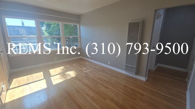 Foto del edificio - Renovated Upstairs Apartment with Parking