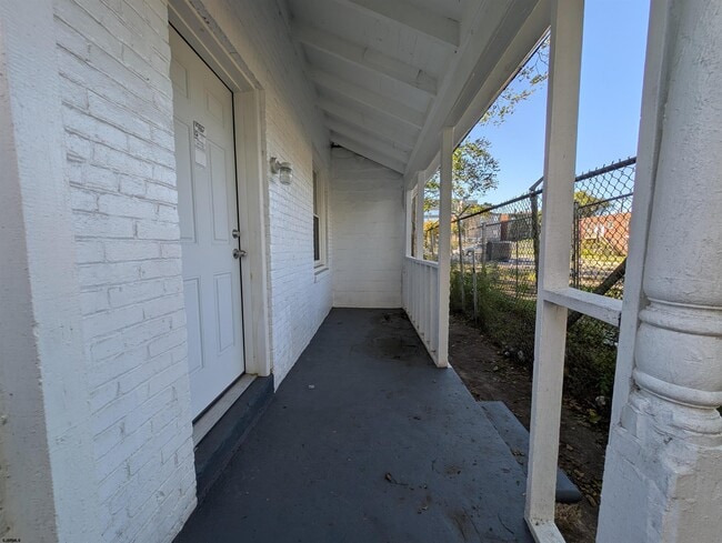 Building Photo - 902 Westcoat Pl