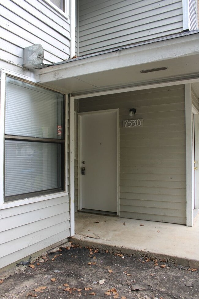 Building Photo - CAMELOT