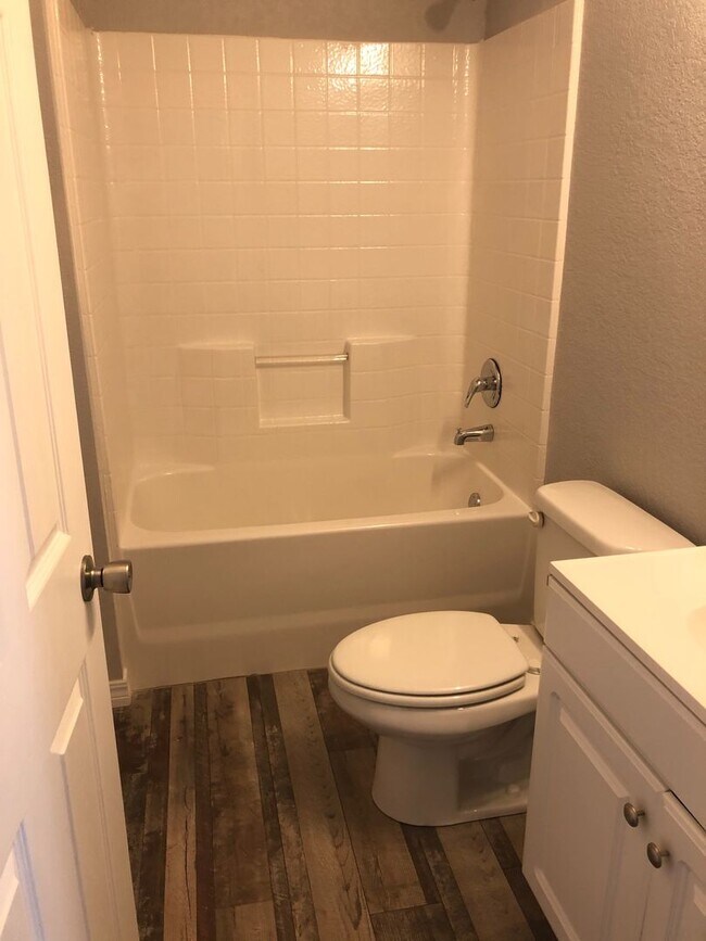 Foto del edificio - 2703 Rudy Rd W