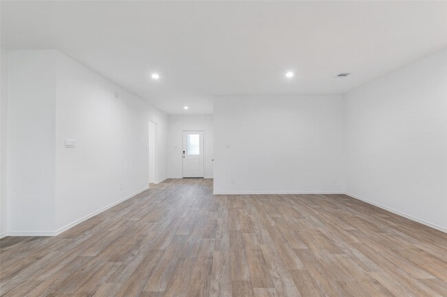 Building Photo - 7418 Elm Lndg Ln