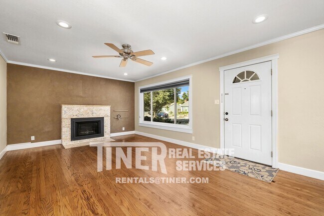 Building Photo - Charming East Sacramento Bungalow