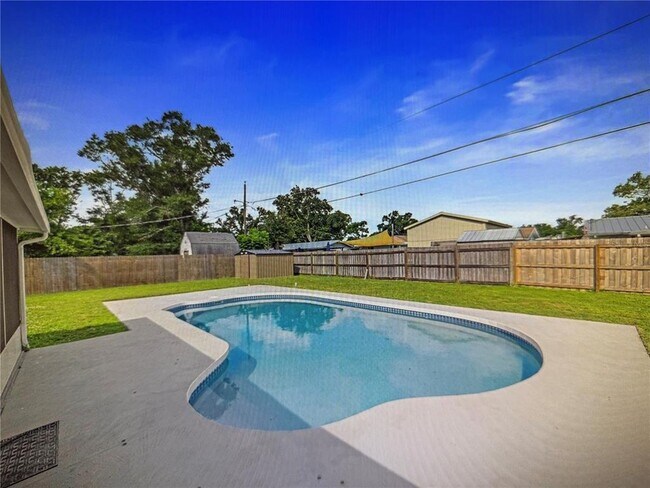 Building Photo - 3032 Golden Rain Dr