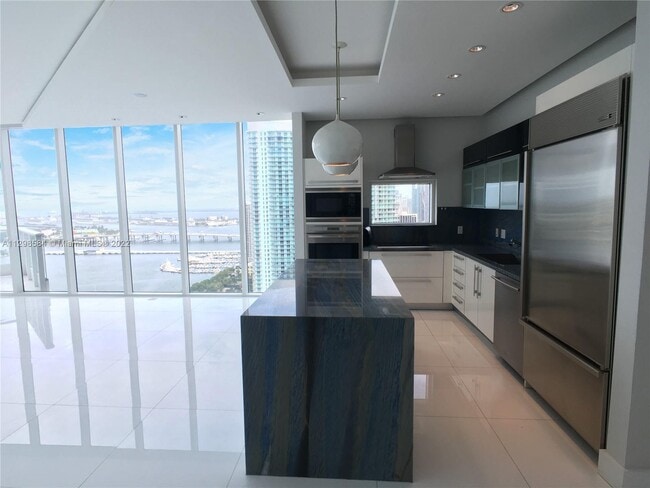 Building Photo - 2020 N Bayshore Dr