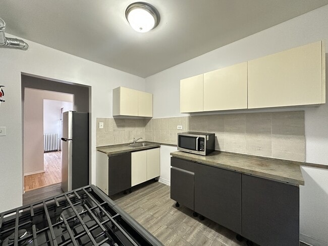 Building Photo - 7149 S Constance Ave