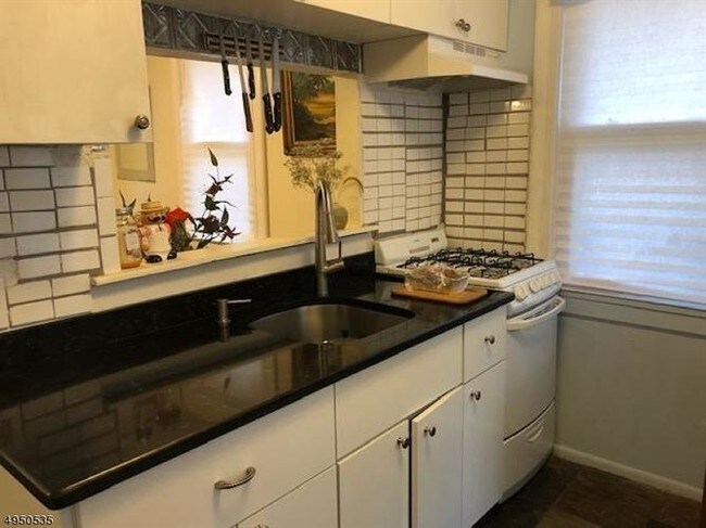 Foto del edificio - 355A Howard Blvd