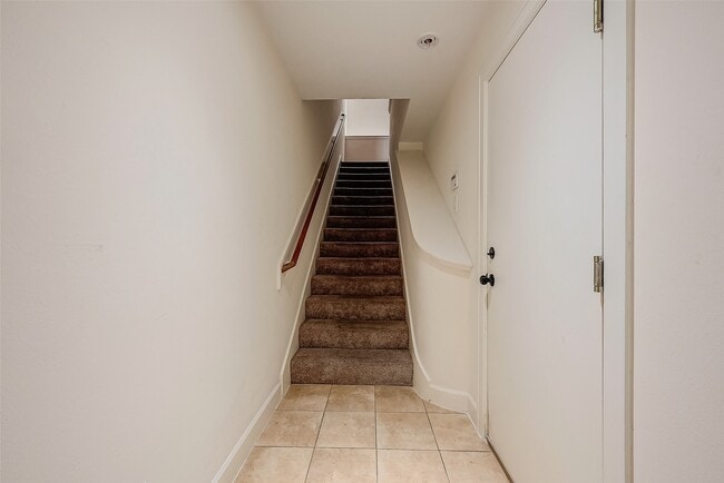 Foto del edificio - 2710 Hullsmith Dr